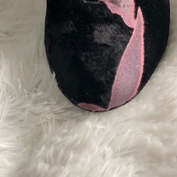 Black velvet floral booties by Steve Madden - Picture 7 of 13